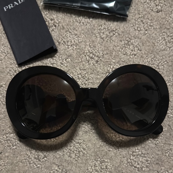 Prada Elegant Black Sunglasses
